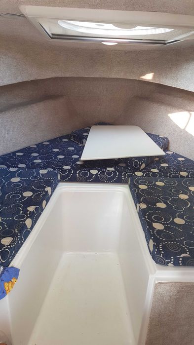 Barcă ,motor 300 hp și peridoc 2 axe