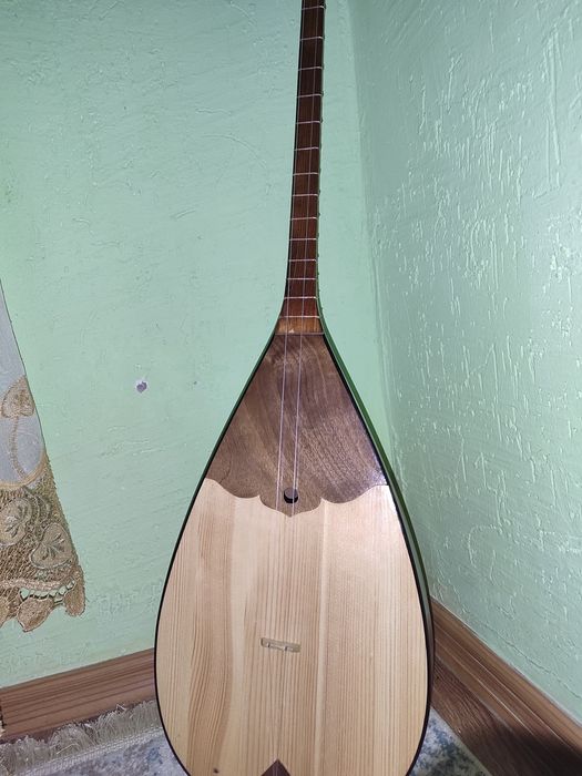 Домбыра сатылады