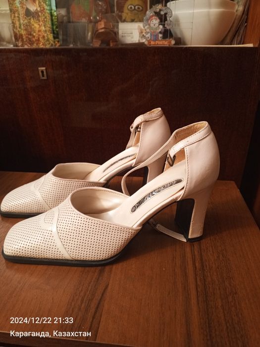 Продаю туфли женские.