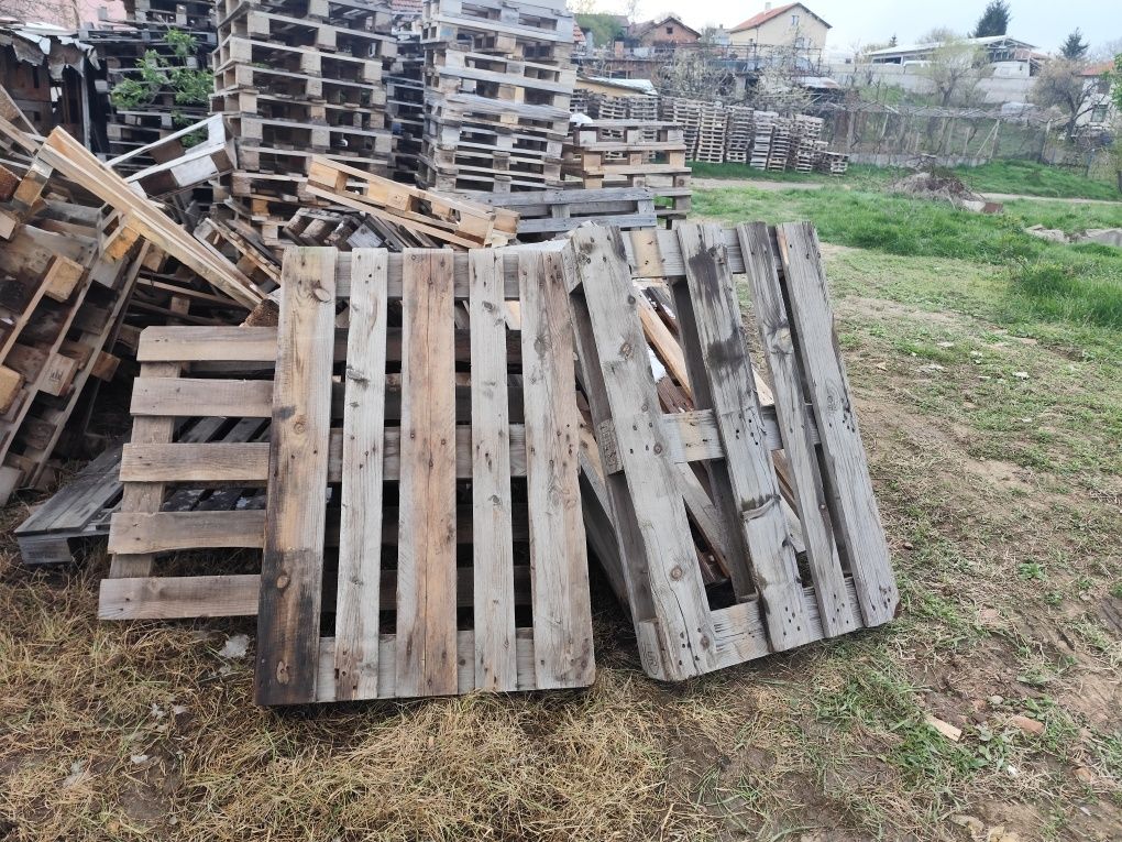 Продавам палета и скари