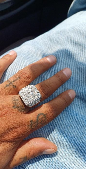 Vând inel aur alb 18k cu 5carate diamante sau schimb cu autoutilitară