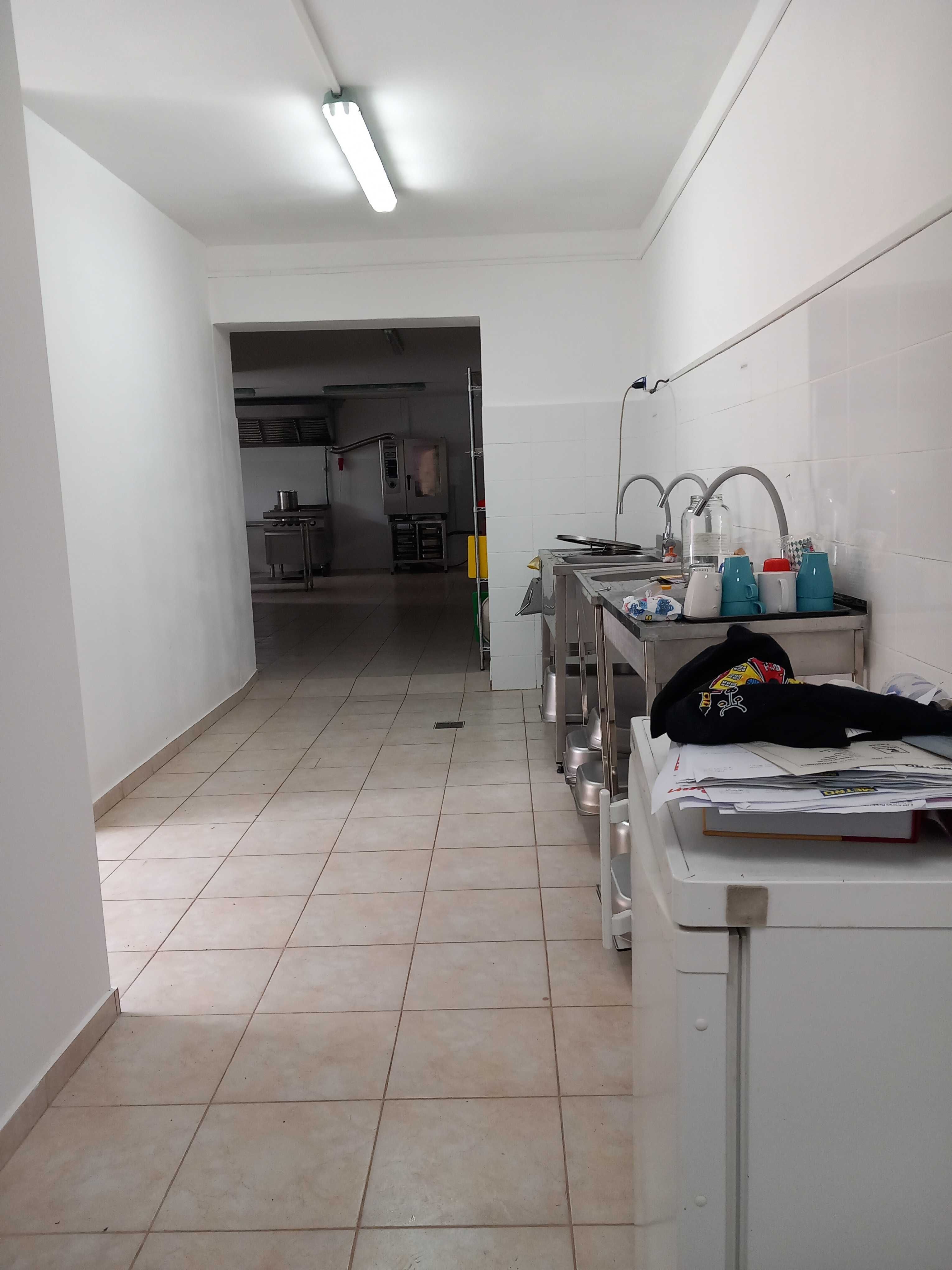 Inchiriez spatiu comercial 120 mp