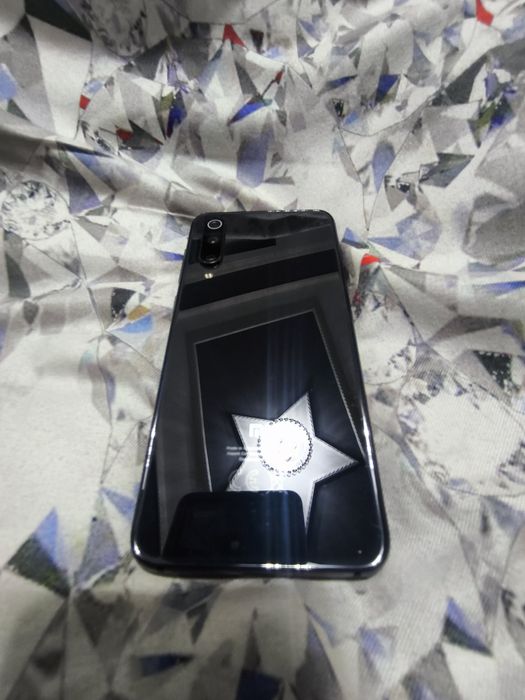 Mi 9SE 6/128 gb holati yangidek ayol kishi ishlatilgan