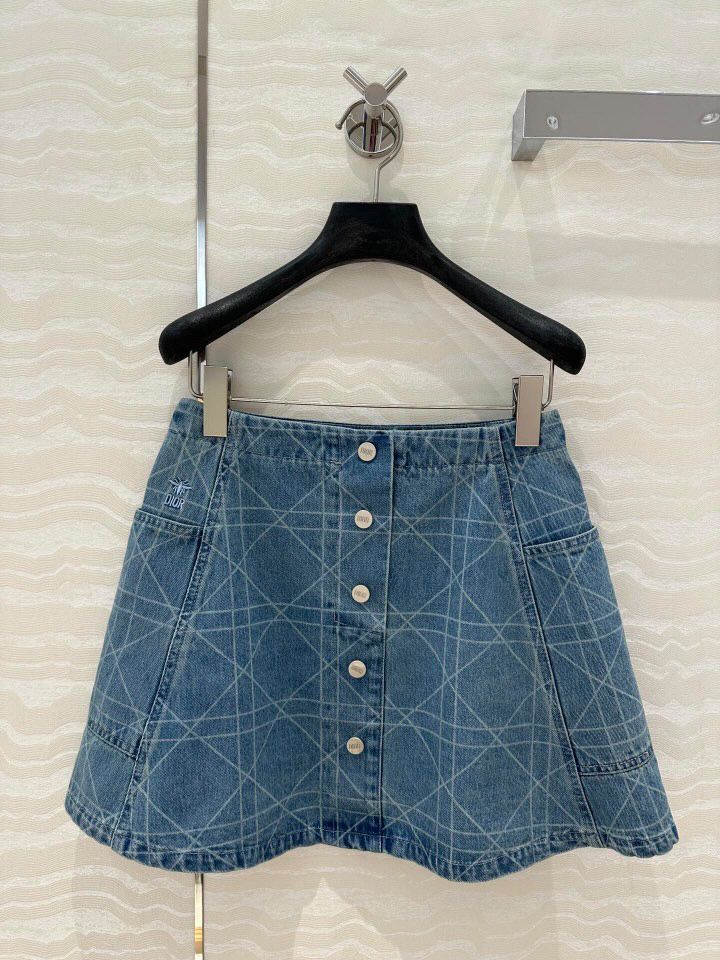 Поли и панталонки Chanel, Dior, Gucci