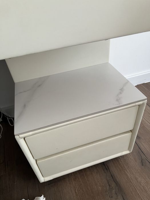 Masa machiej cu oglinda si scaun