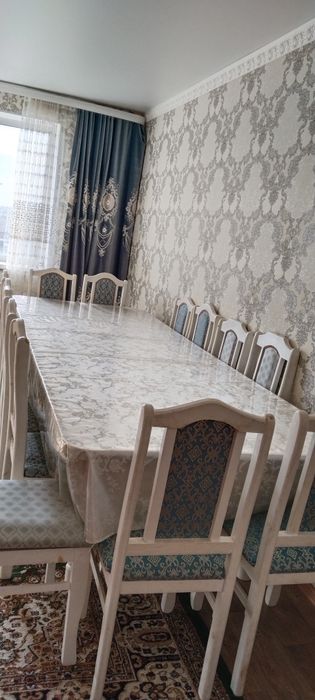 Стол 14 орындығы мен сатылады. Жағдайы жақсы