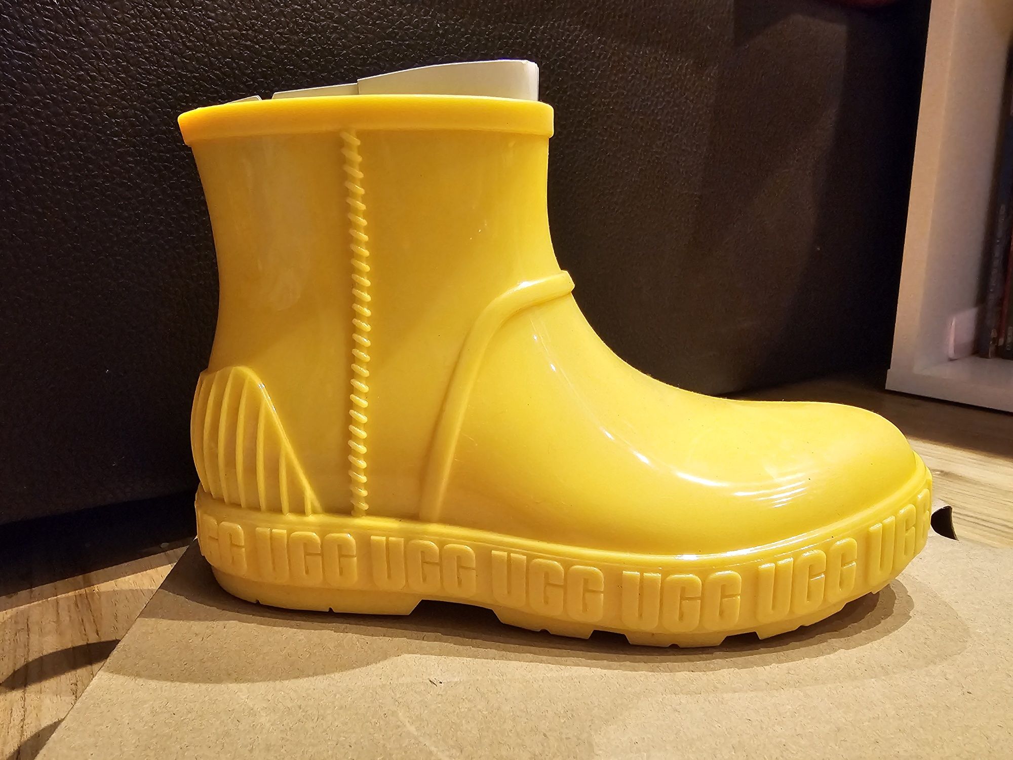 Гумени ботуши UGG 32.5 жълти