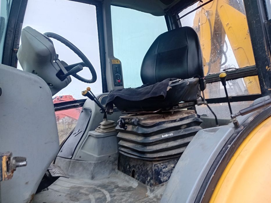 Buldoexcavator FERMEC 3 cupe si picon