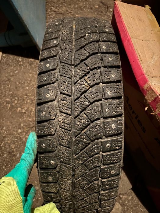 Продам зимнюю резину Viatti Год 2919