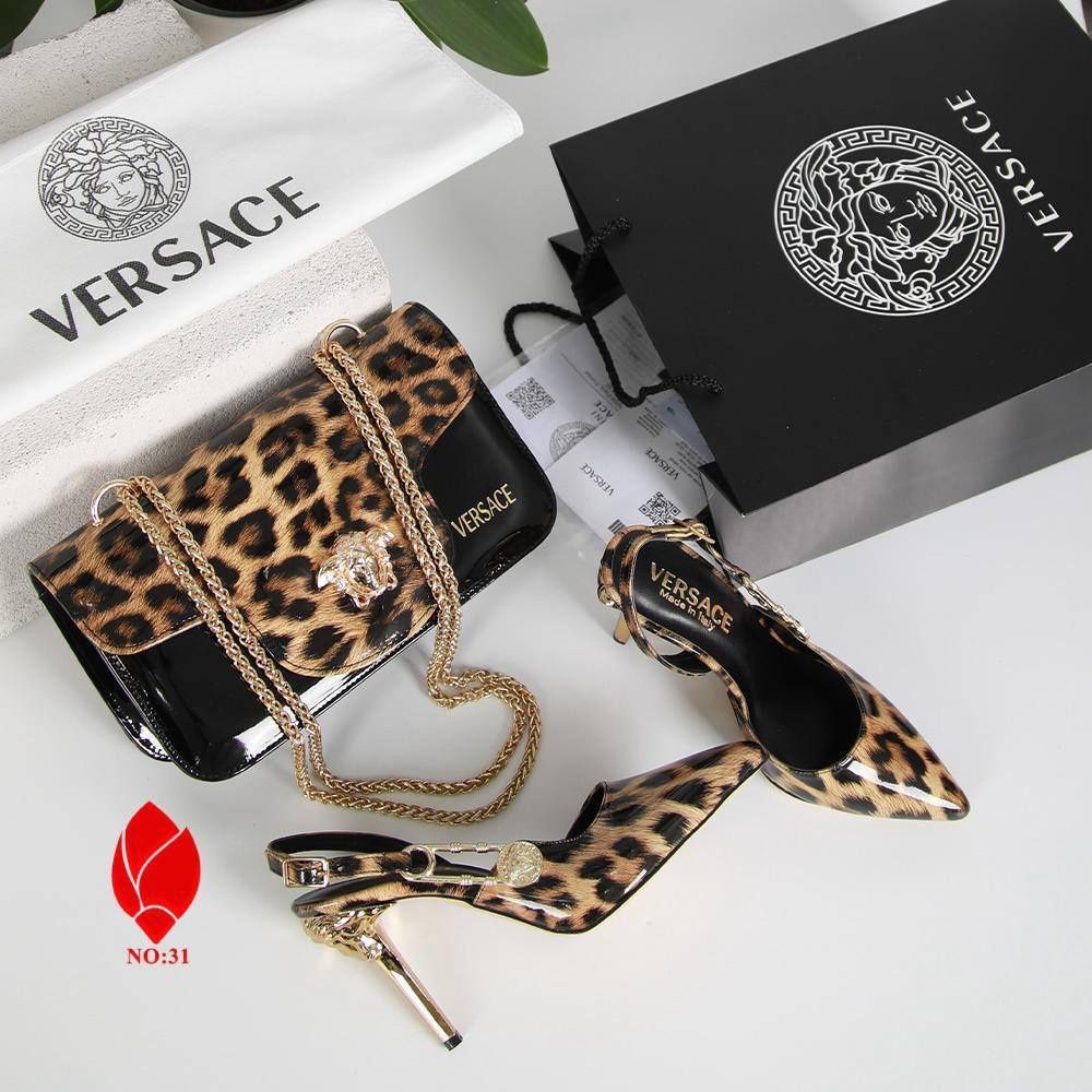 Pantofi si geanta Versace