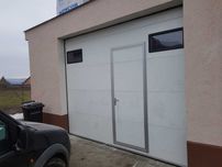 Usi de garaj cu 2 hublouri si acces pietonal