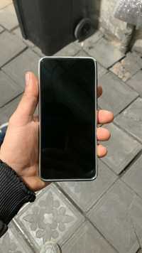 Самсунг телефон s21 новый почти срочно продам