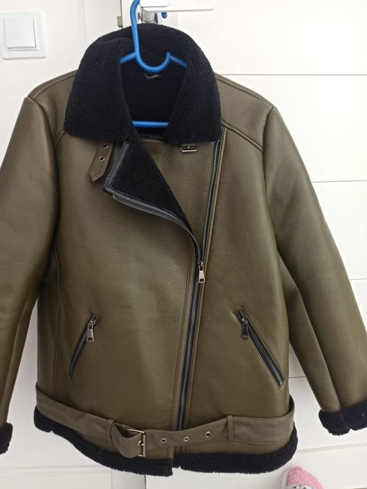 Продаю  женскую кожаную  дублёнку