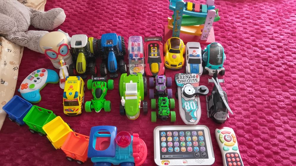 Vând jucării in stare buna