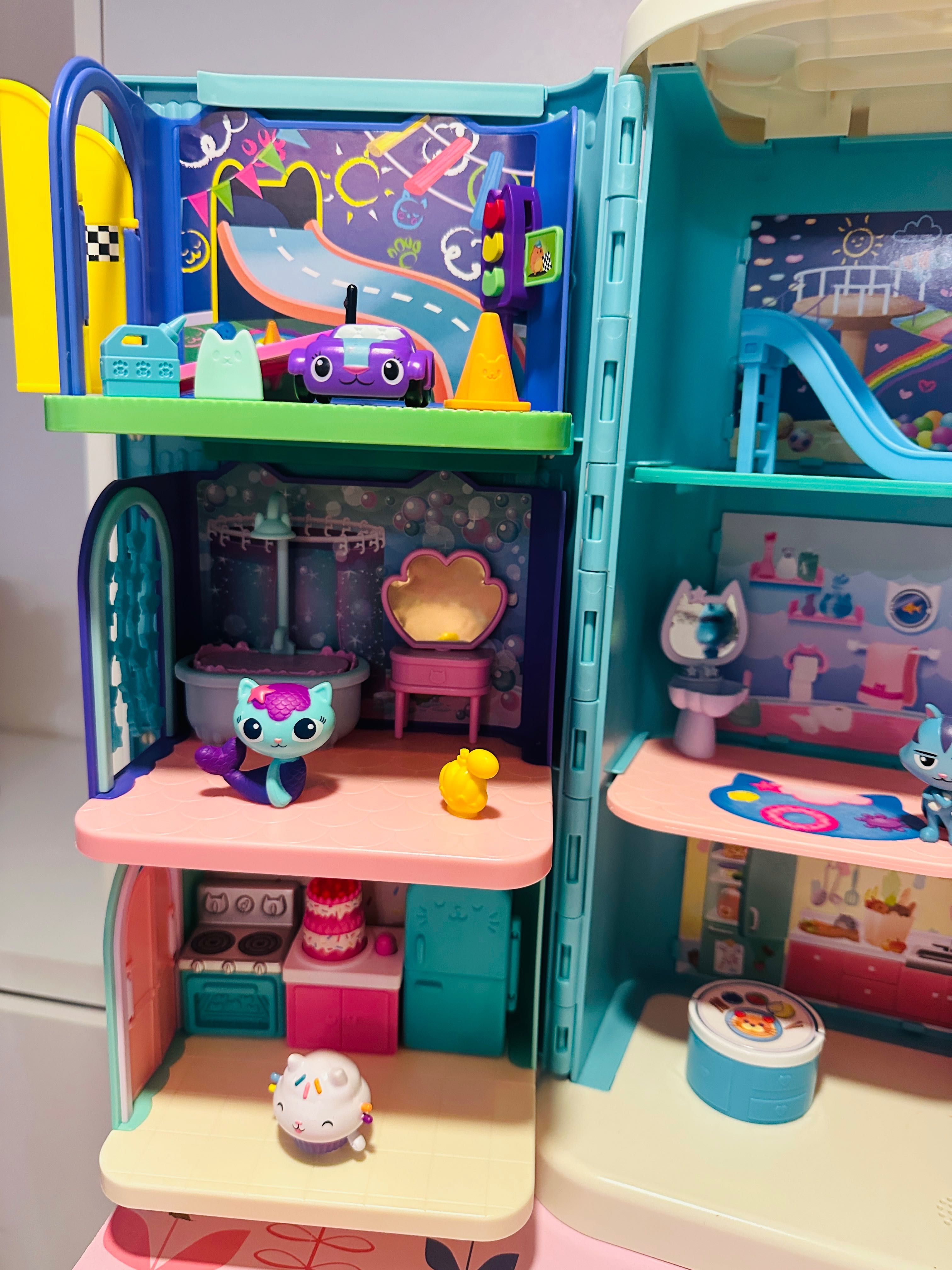 Casă Gabby’s Dollhouse + Toate Cele 6 Camere + Accesorii