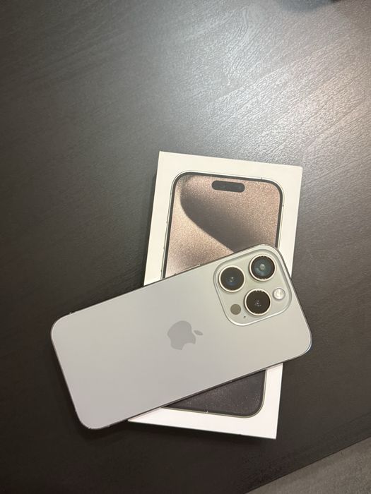 iPhone 15 pro Natural Titanium