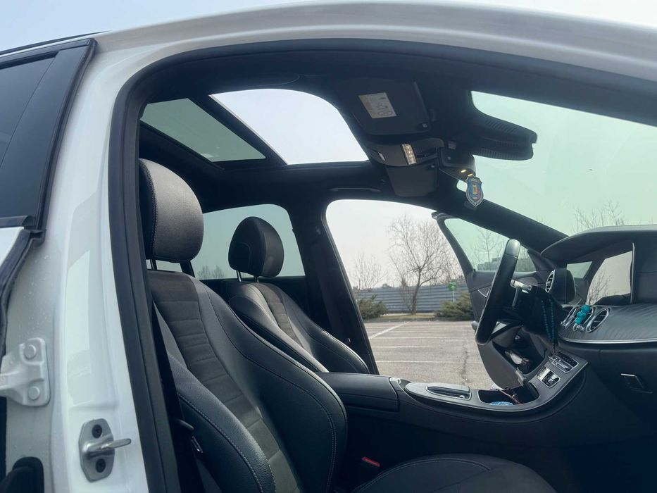 Mercedes Benz E220D 2020.