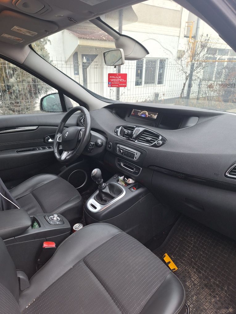Vând pentru dezmembrare Renault megan scenic  1,6