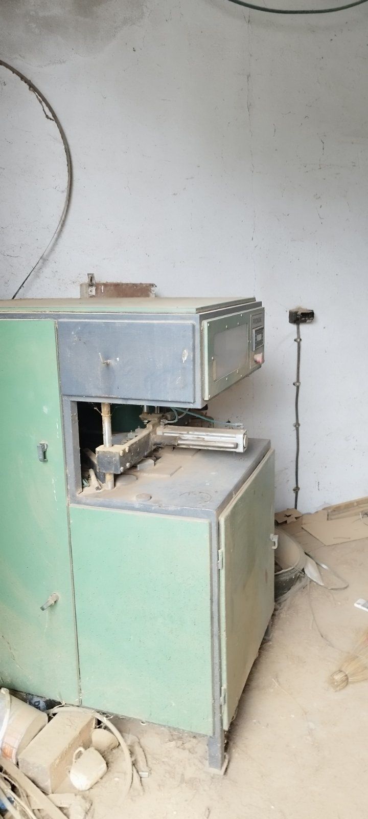 Зачистваща машина чистачка за ПВЦ дограма