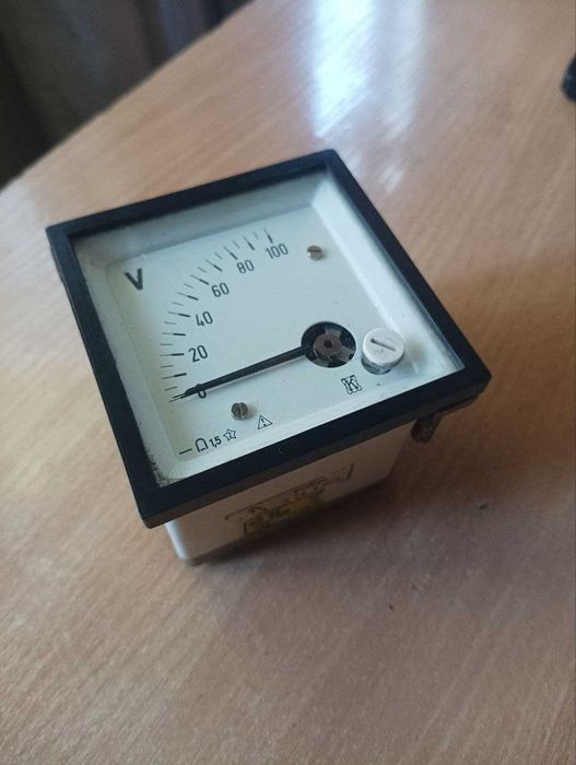 Вольтметр постоянного тока до 100 вольт.