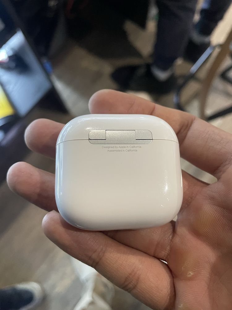 Airpods 4 оригинал
