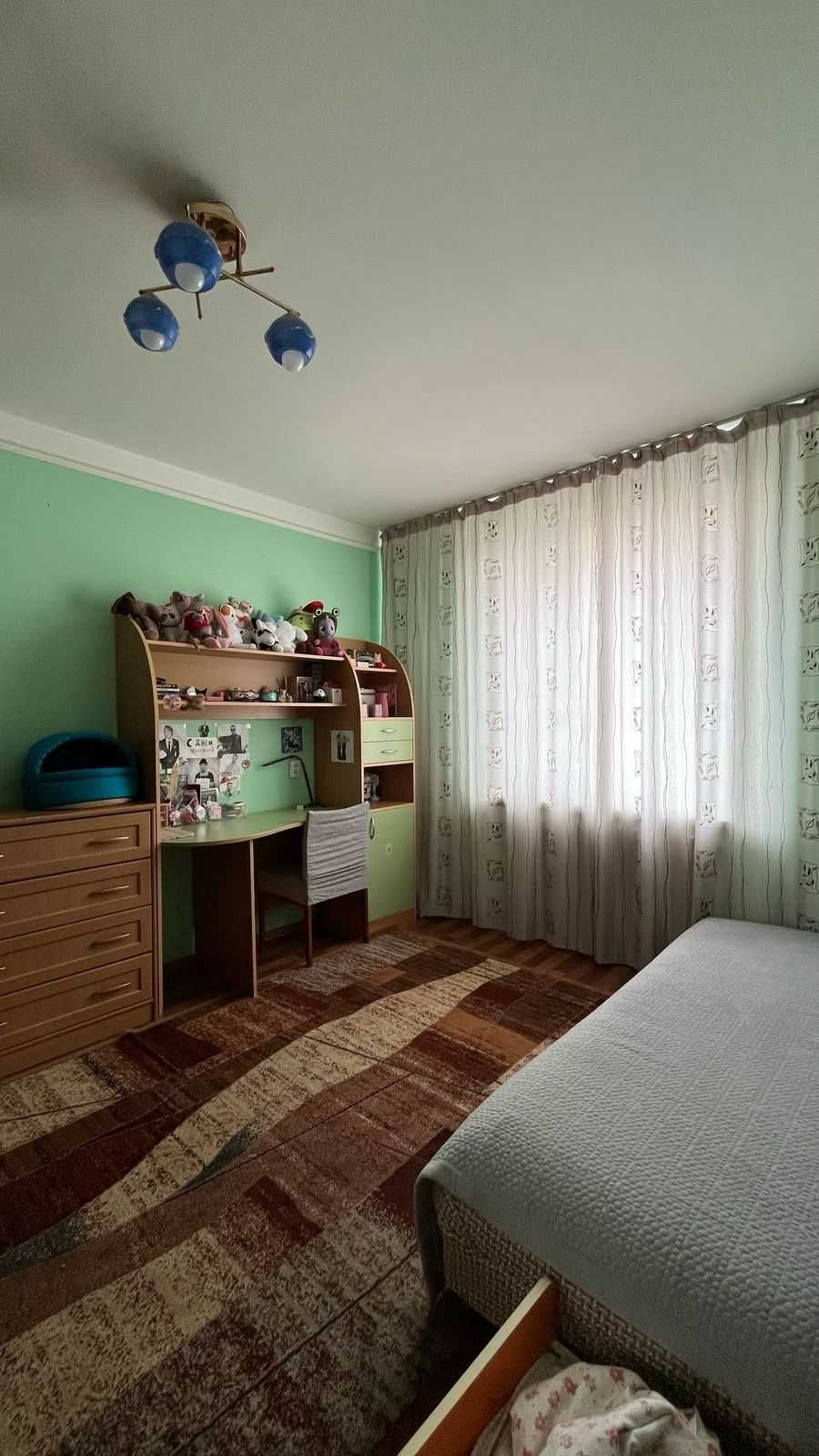 Продам 2 к.кв на 8мкр.