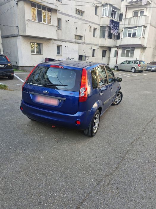 Vând sau schimb Ford fiesta