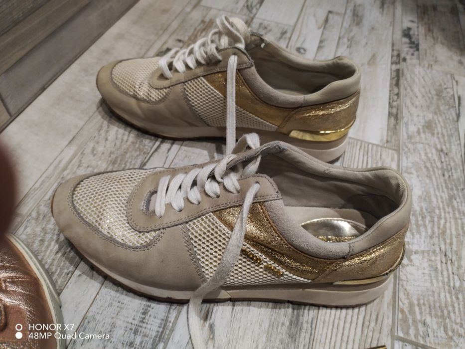 Продавам маратонки Michael Kors
