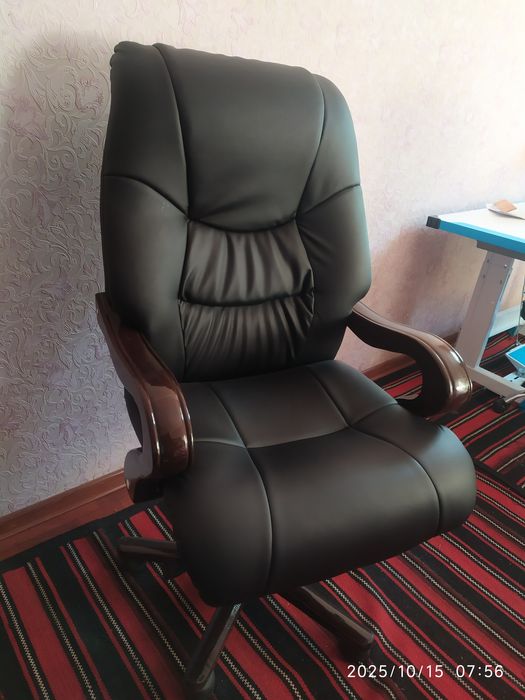 Продаются Офисные кресла.