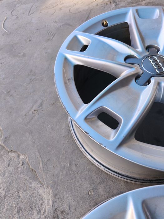 17" оригинални алуминиеви джанти за Audi A3.