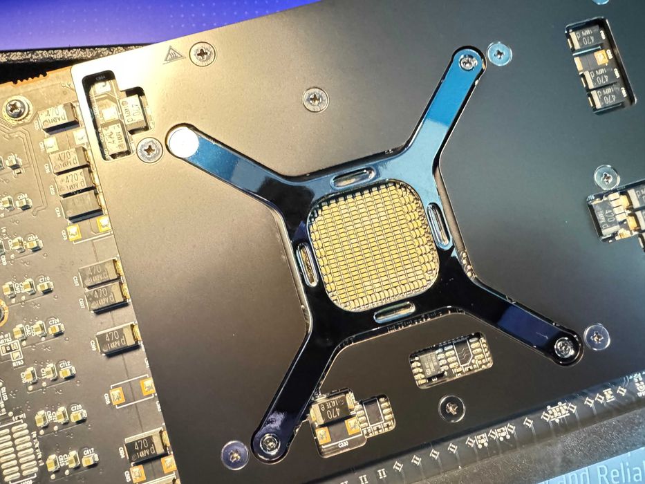 Vand placa video AMD Radeon Pro W6800 32GB GDDR6 ECC