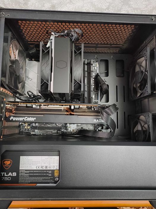 Ryzen 7 5700X3D/32GB 3200/1TB NVMe/3TB HDD/RX 7700XT 12GB/750W Bronze