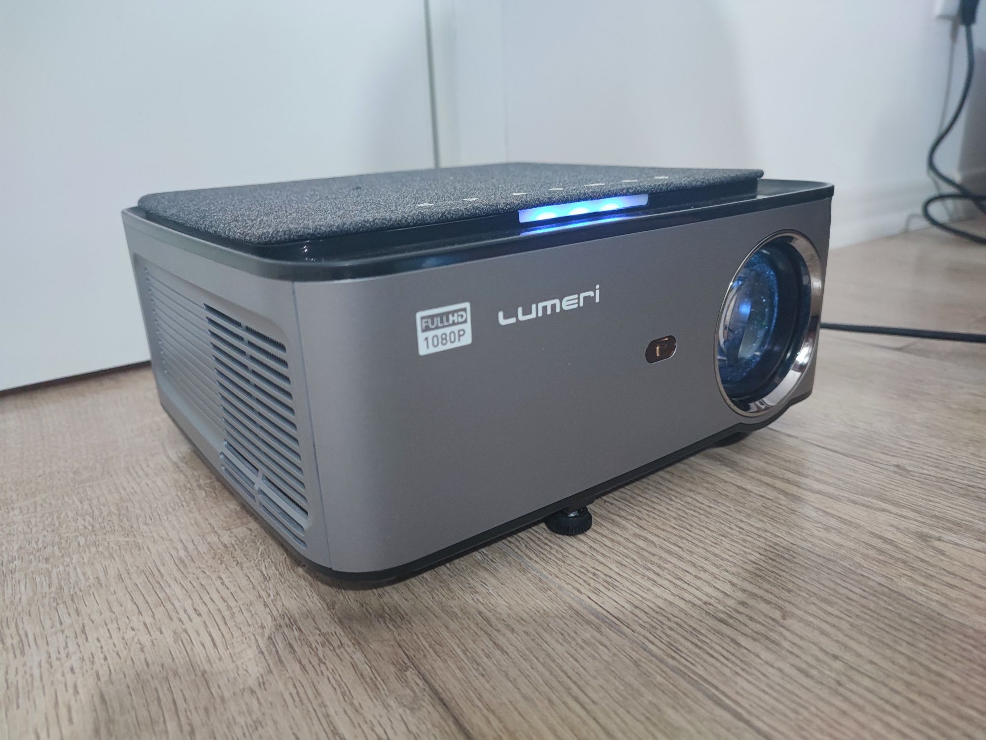 Video proiector Lumeri Full HD Led projector F560