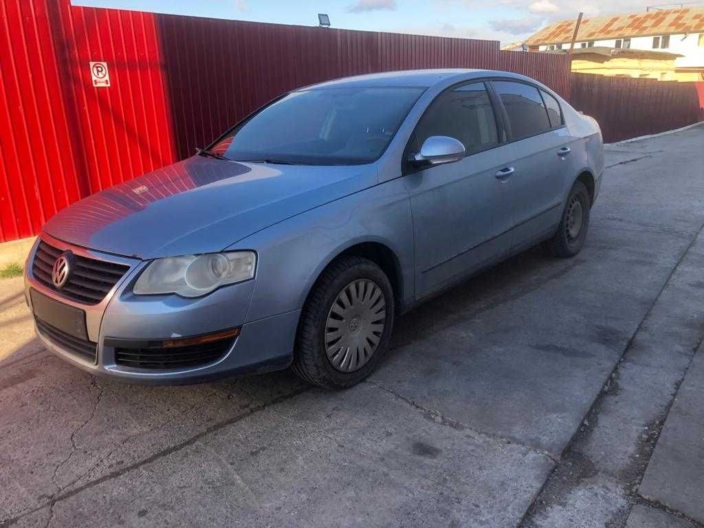 Dezmembram Volkswagen Passat B6 1.6 FSI