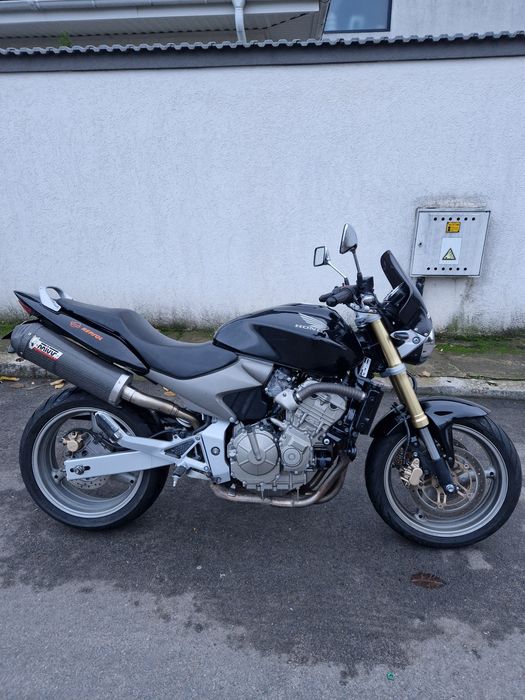 Honda hornet  .  .