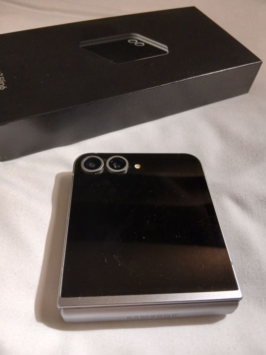 Samsung Galaxy Z Flip 6, 12GB RAM, 256GB, 5G, Silver Shadow