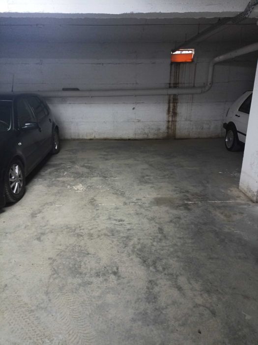 parcare subterană și boxă pt depozitare in Florești