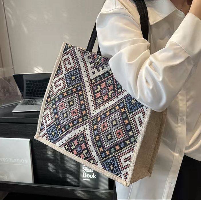 Женская сумка (орнамент)