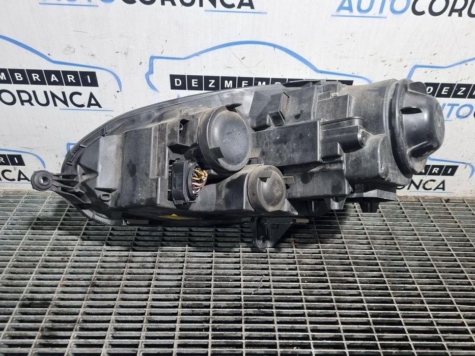 Far Dreapta Volkswagen Golf V Variant 2007 - 2009 Combi 4 Usi (1346) Xenon EUROPA