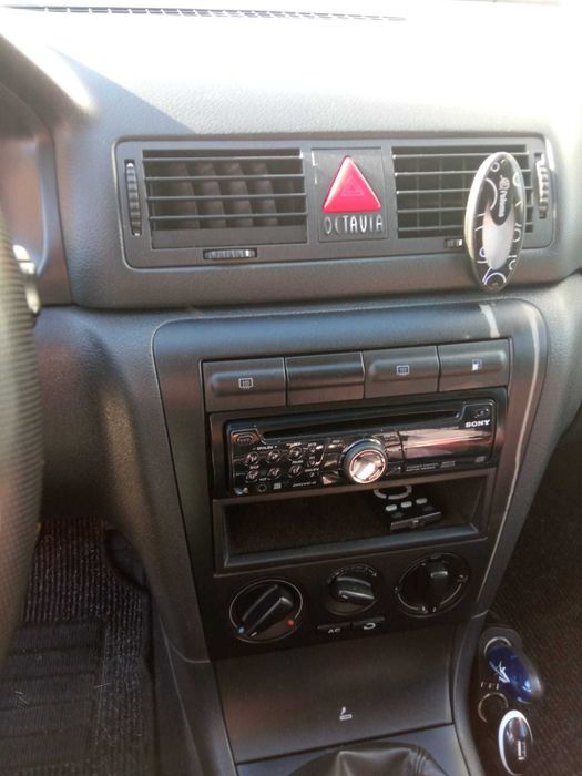 Vând Skoda Octavia Tour 2007 1,4 benz,105000 km  5000 euro negociabil