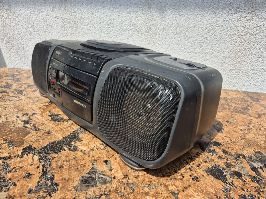 Radio Casetofon cu CD marca Sanyo,model MCD 216L,made in Germany