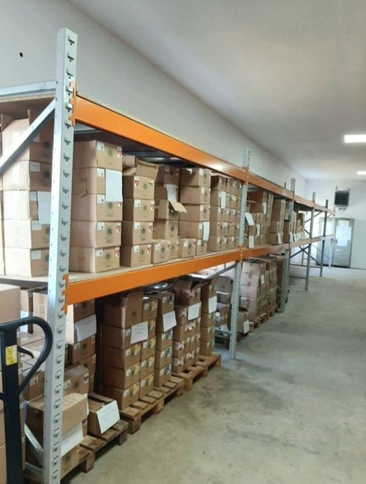 Rafturi pentru depozitare și pentru anvelope