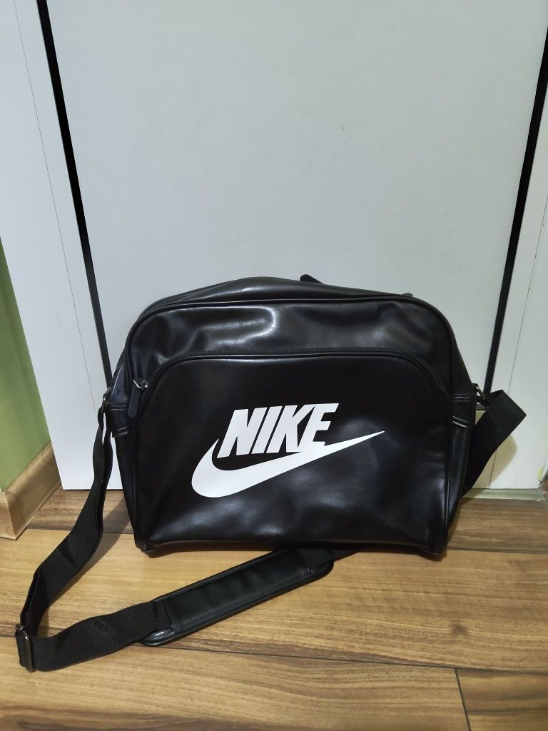 NIKE Чанта - track bag