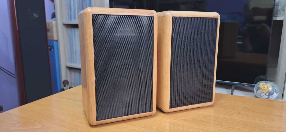 Boxe Ambiance by Henry Kloss