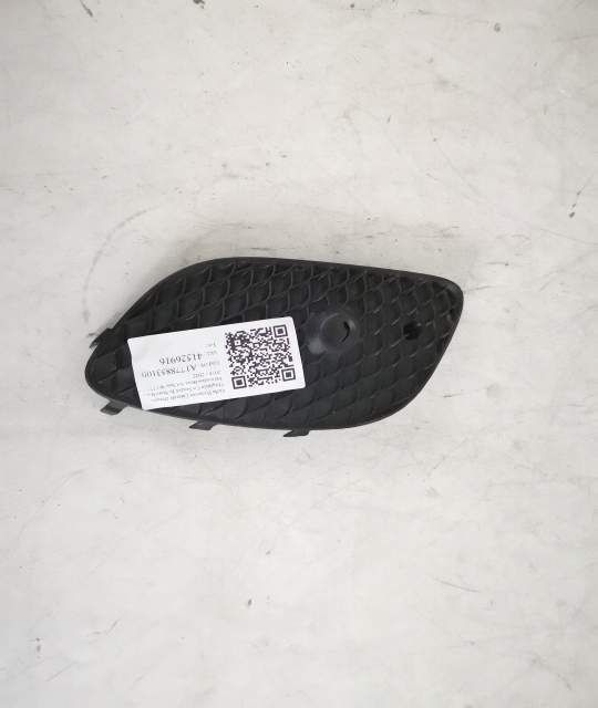 Grila Proiector Laterala Dreapta Originala Cu Senzor In Stare Buna Mer