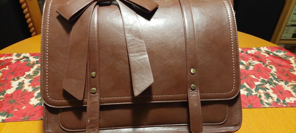 Елегантна  нова кожена чанта