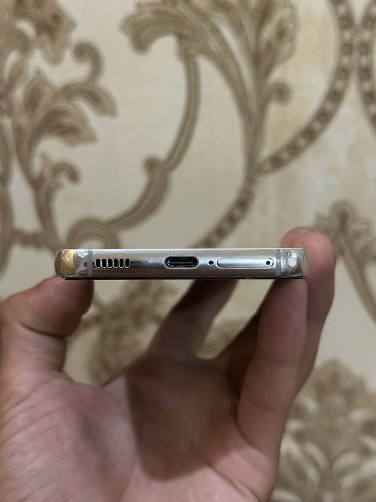 Продается Samsung S22 8/256