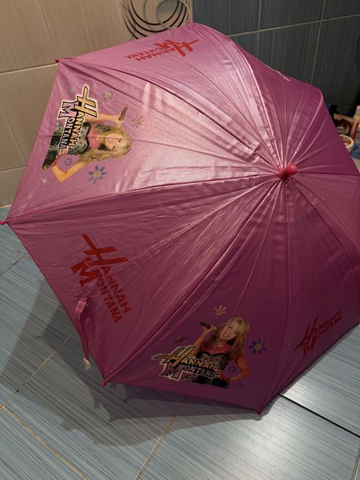 Розов чадър на Хана Монтана