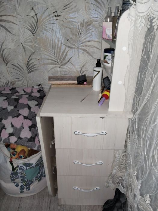Продам маникюрный столик