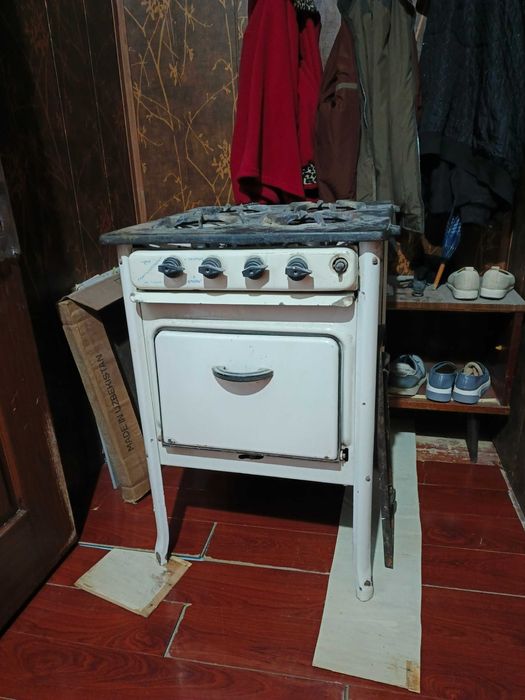 Продаётся б/у газовая плита СССР